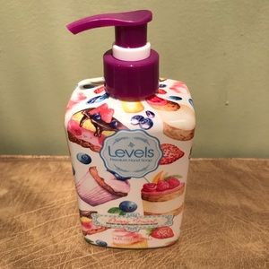 Berry Frost liquid hand soap NWT